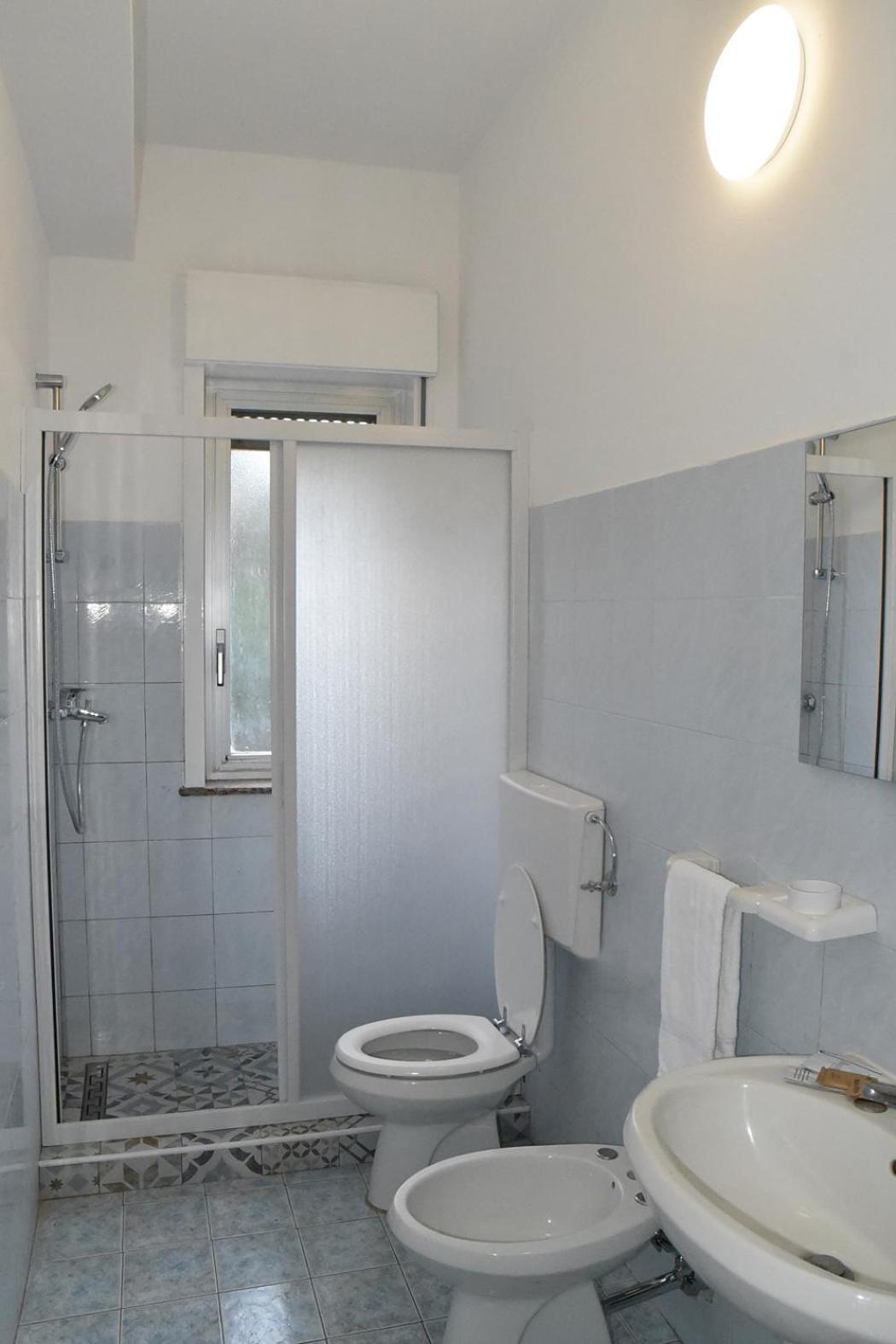 Appartamenti La Baia Del Rais Falcone Habitación foto