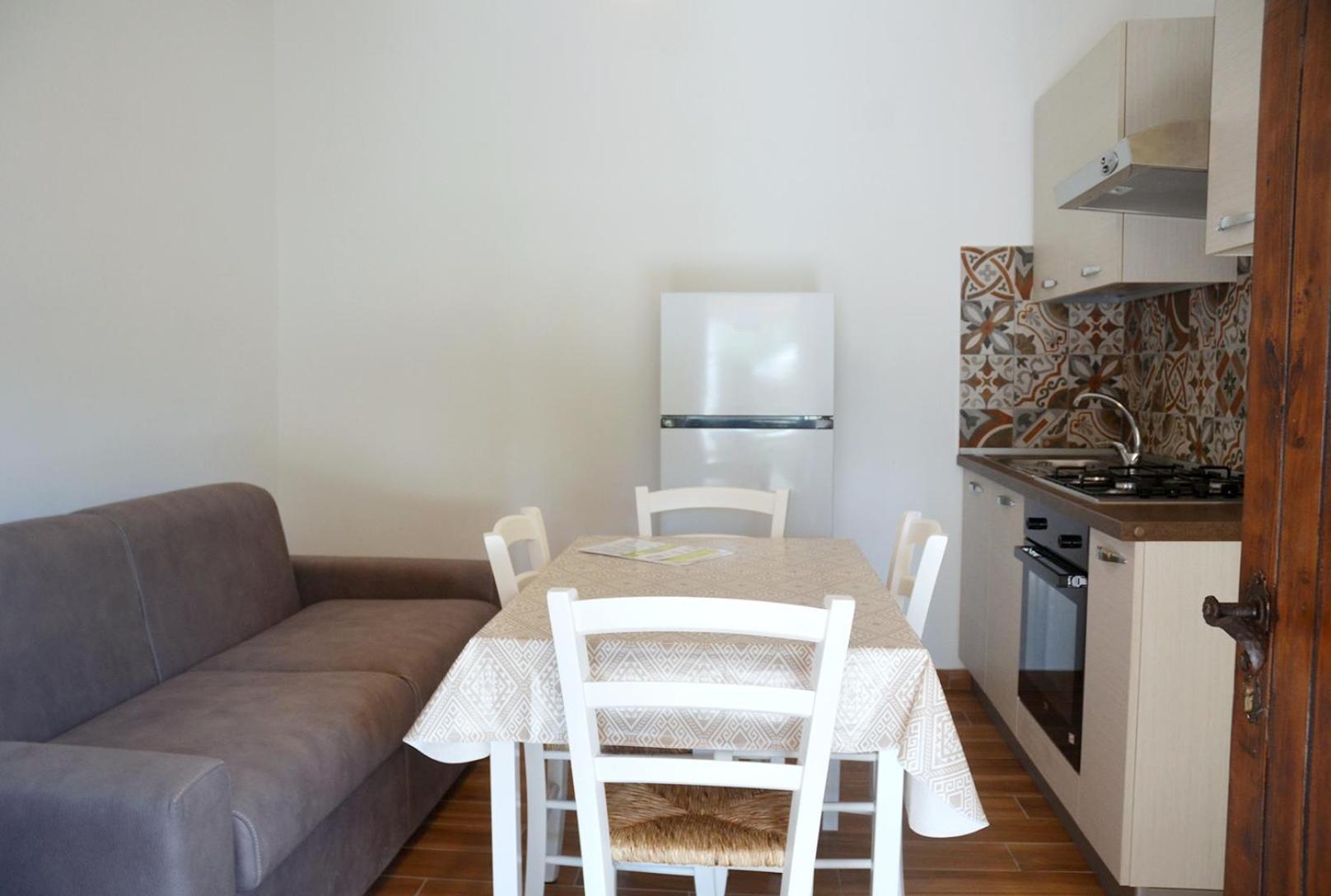 Appartamenti La Baia Del Rais Falcone Habitación foto